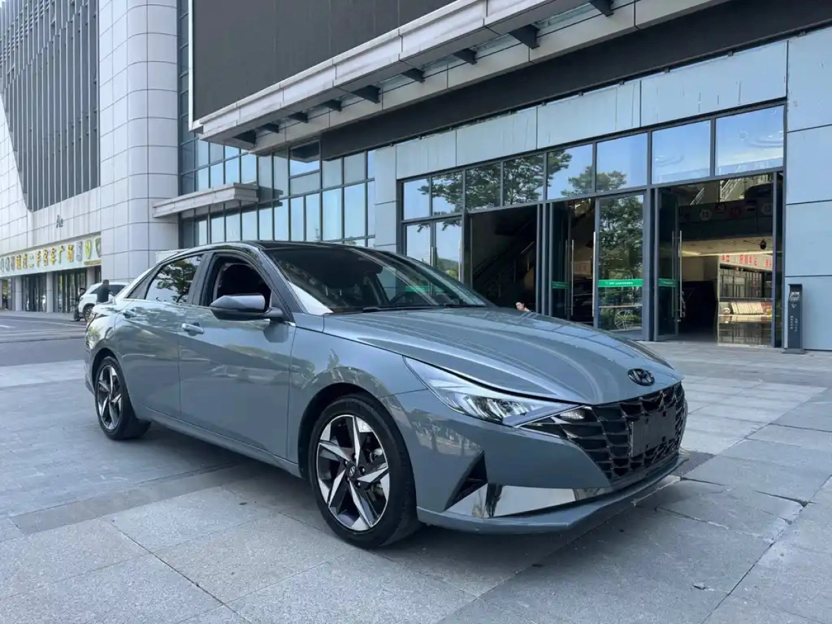 HYUNDAI ELANTRA