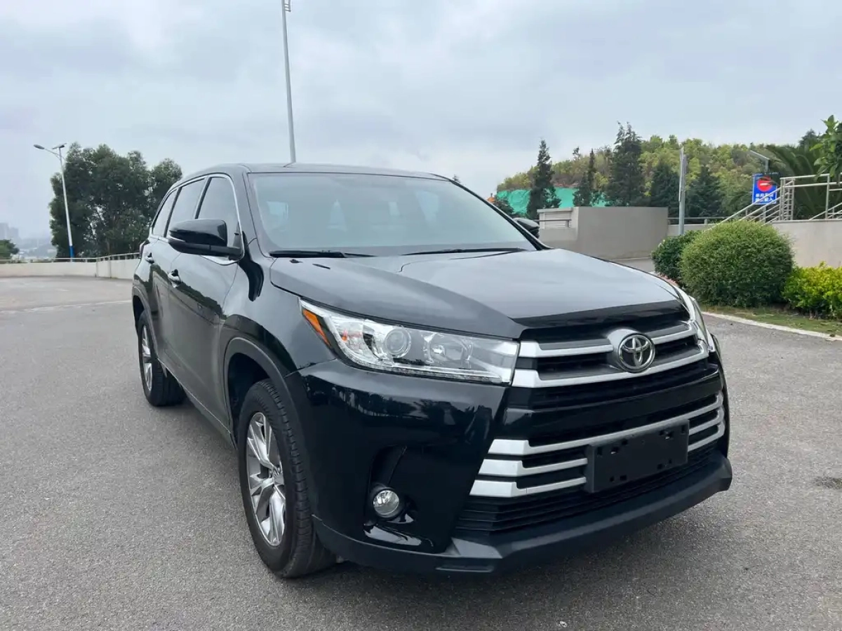 TOYOTA HIGHLANDER