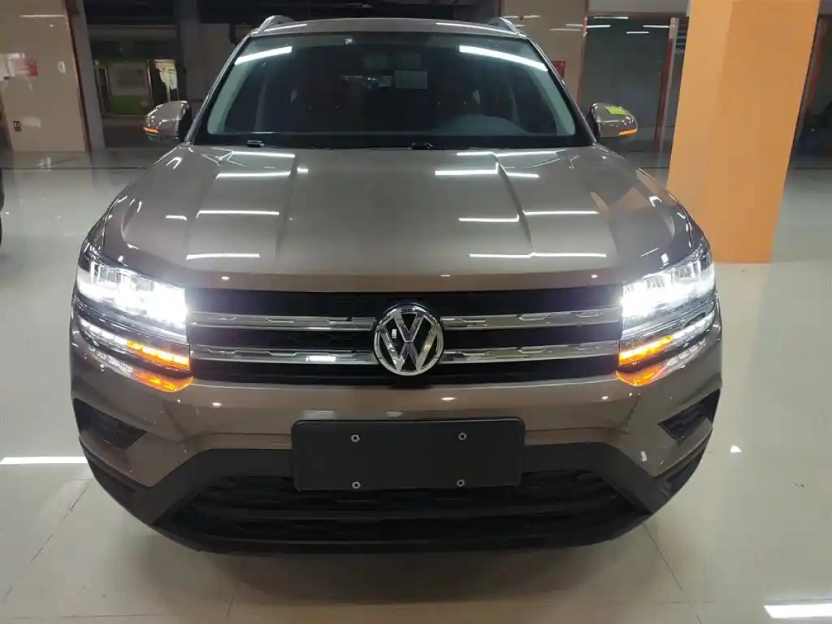 VOLKSWAGEN THARU