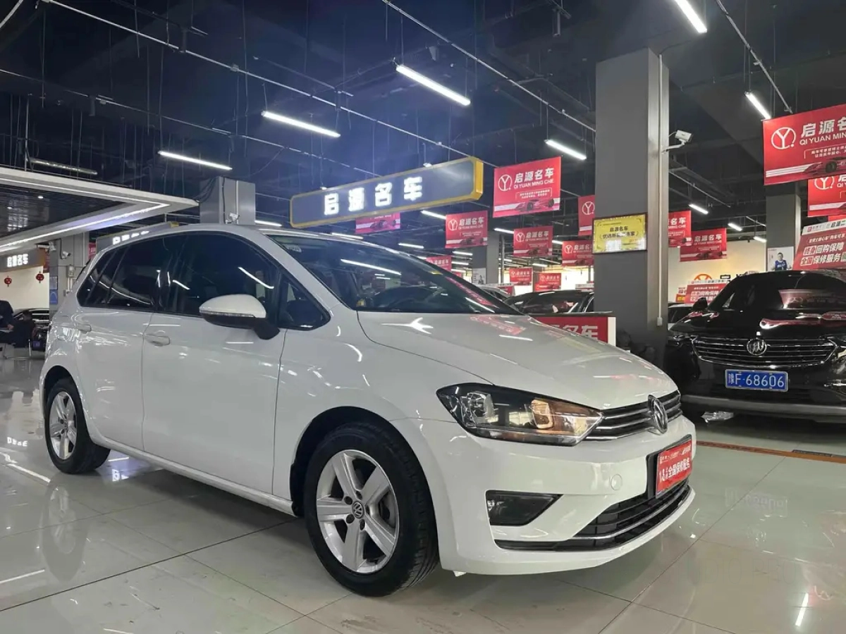 VOLKSWAGEN GOLF . SPORTSVAN