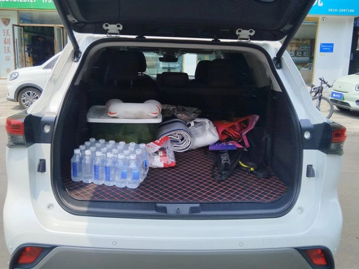 TOYOTA HIGHLANDER