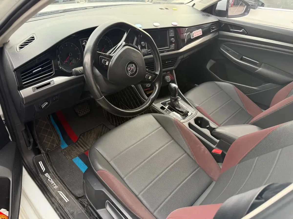 VOLKSWAGEN BORA