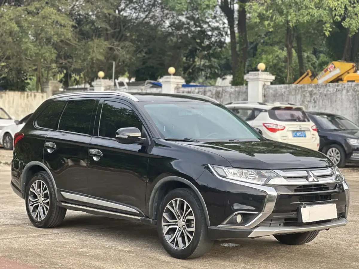MITSUBISHI OUTLANDER