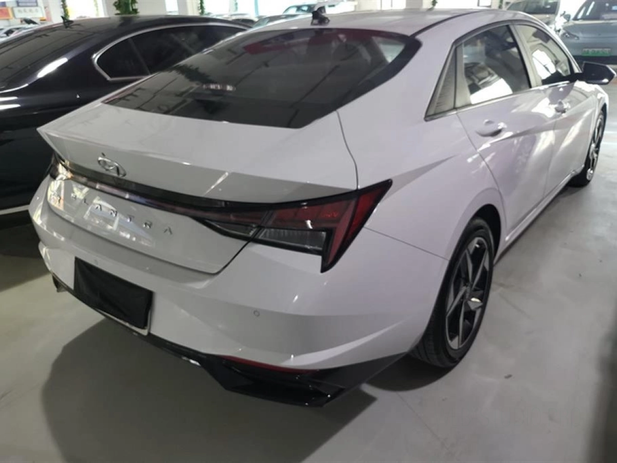 HYUNDAI ELANTRA