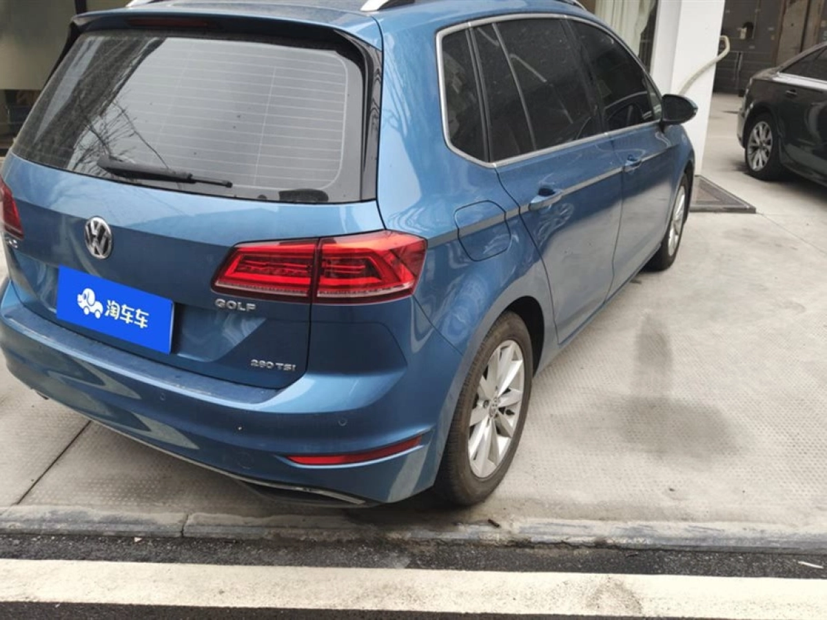 VOLKSWAGEN GOLF . SPORTSVAN