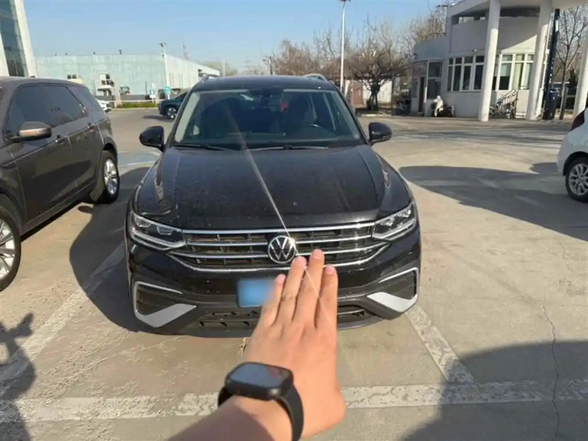 VOLKSWAGEN TIGUAN L