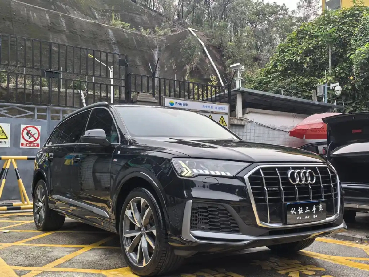 AUDI Q7