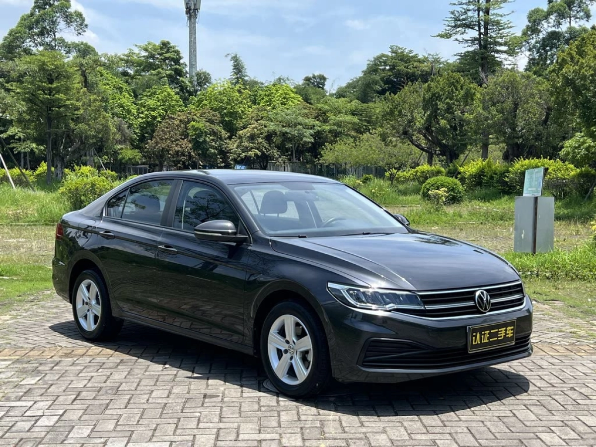 VOLKSWAGEN BORA