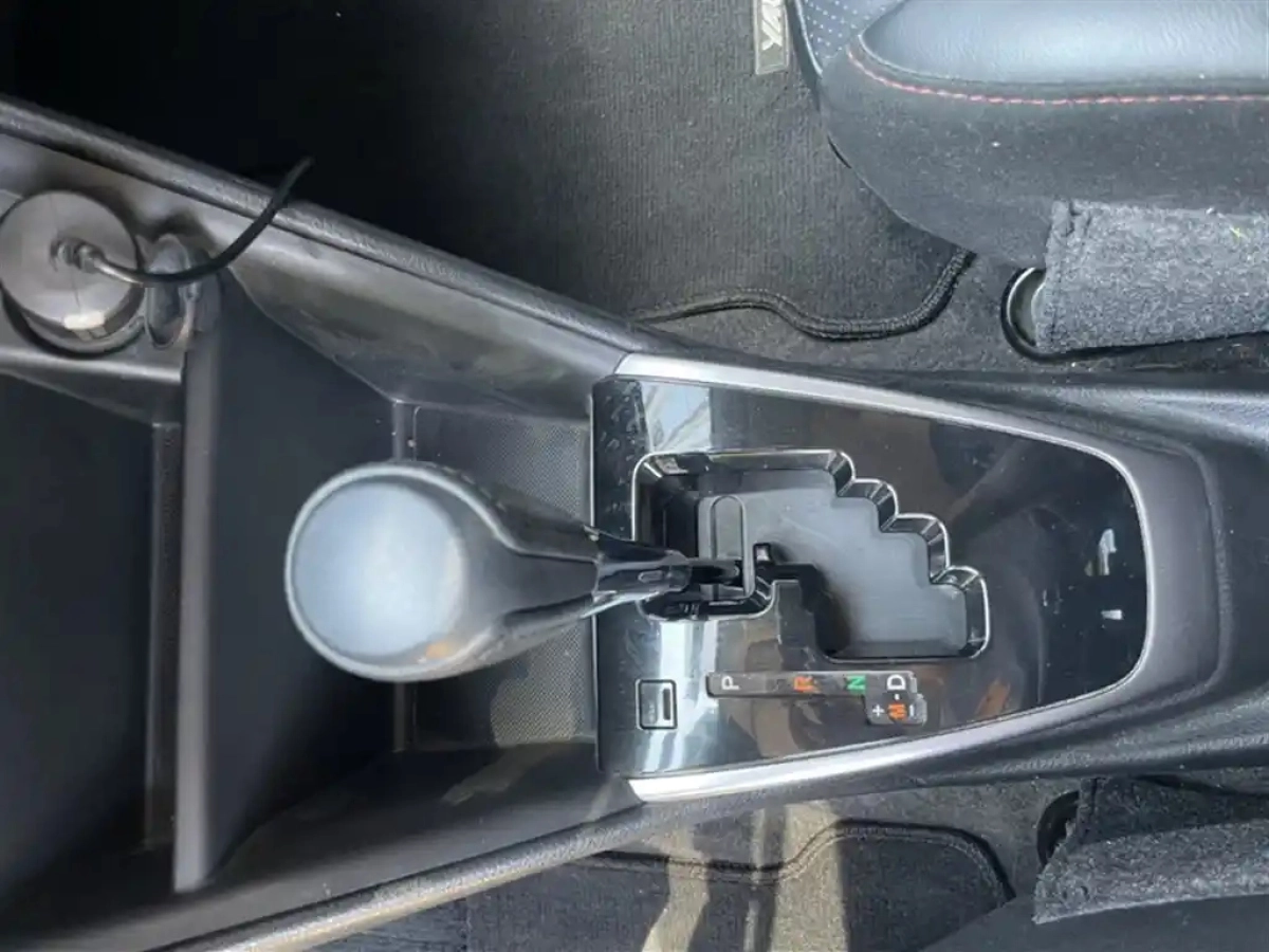 TOYOTA YARIS L DAZZLING