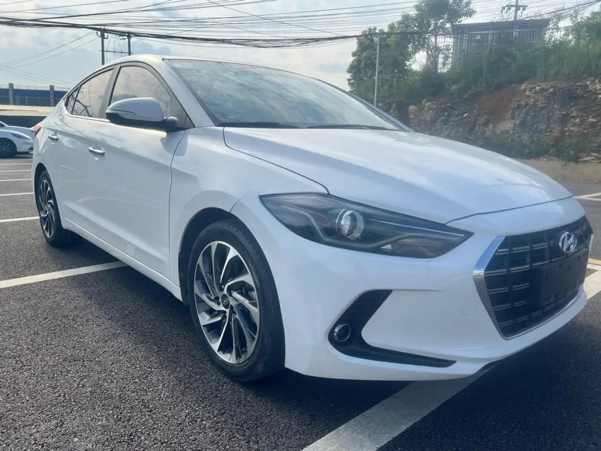 HYUNDAI ELANTRA