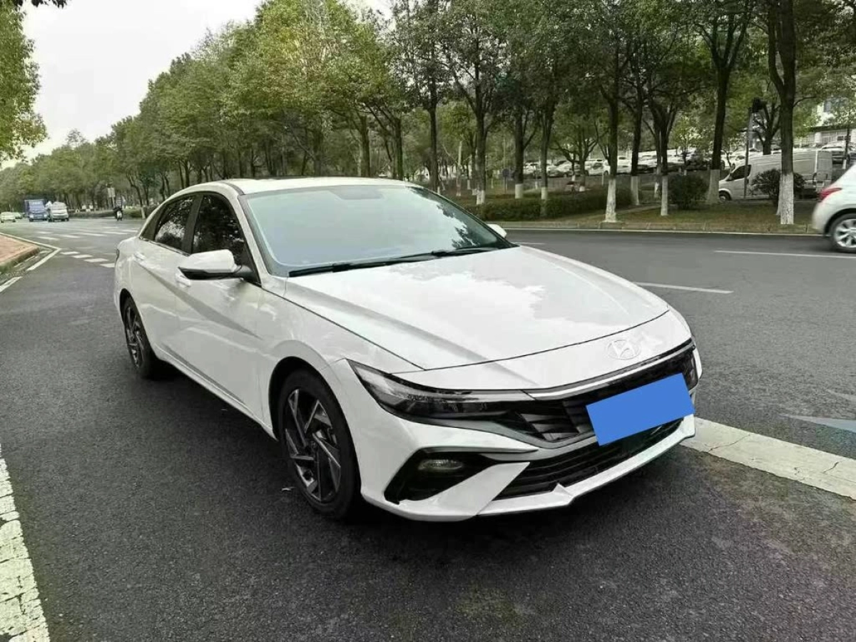 HYUNDAI ELANTRA