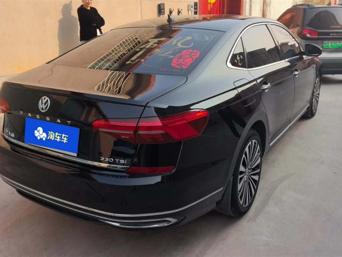 VOLKSWAGEN PASSAT