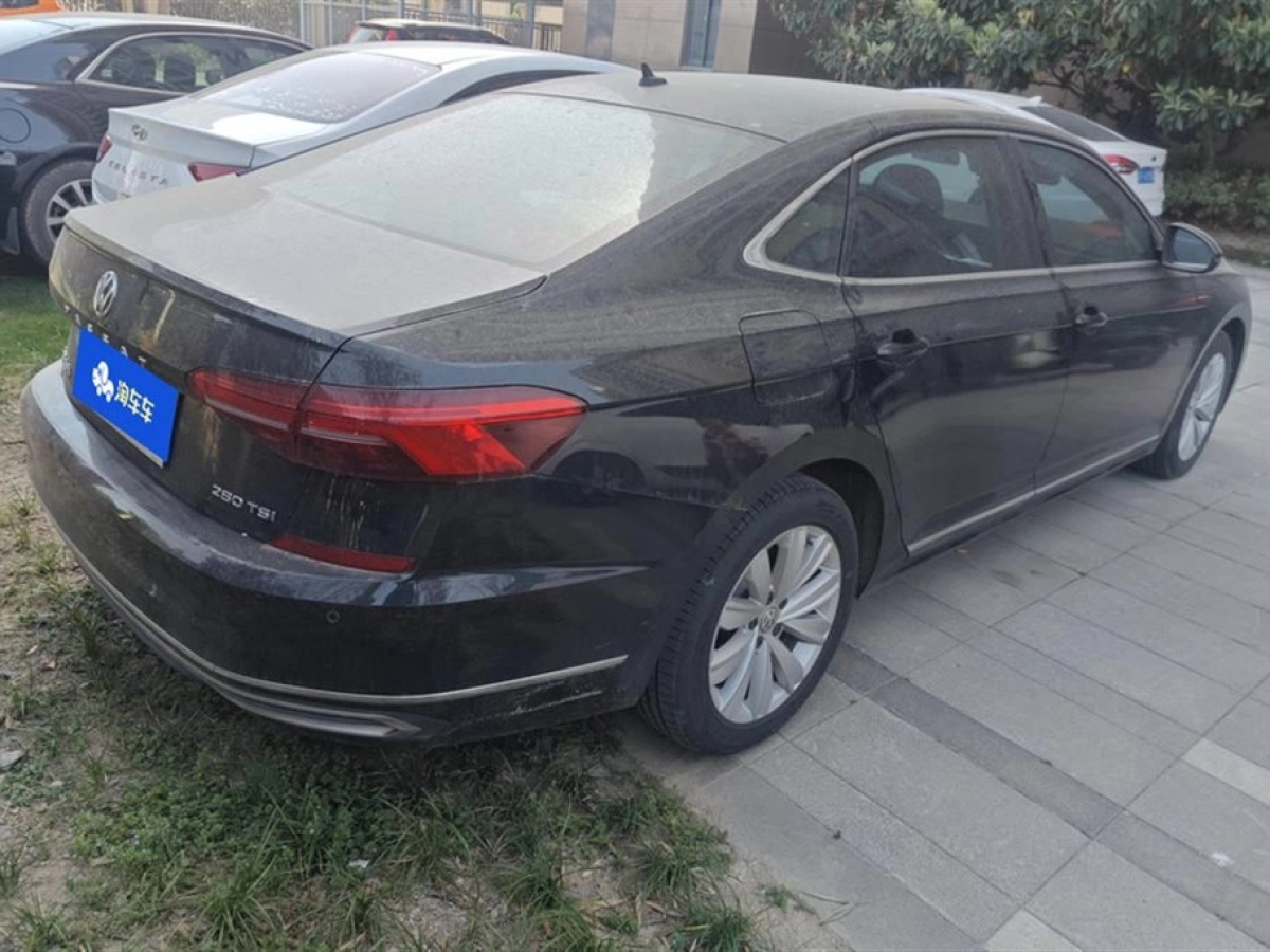 VOLKSWAGEN PASSAT