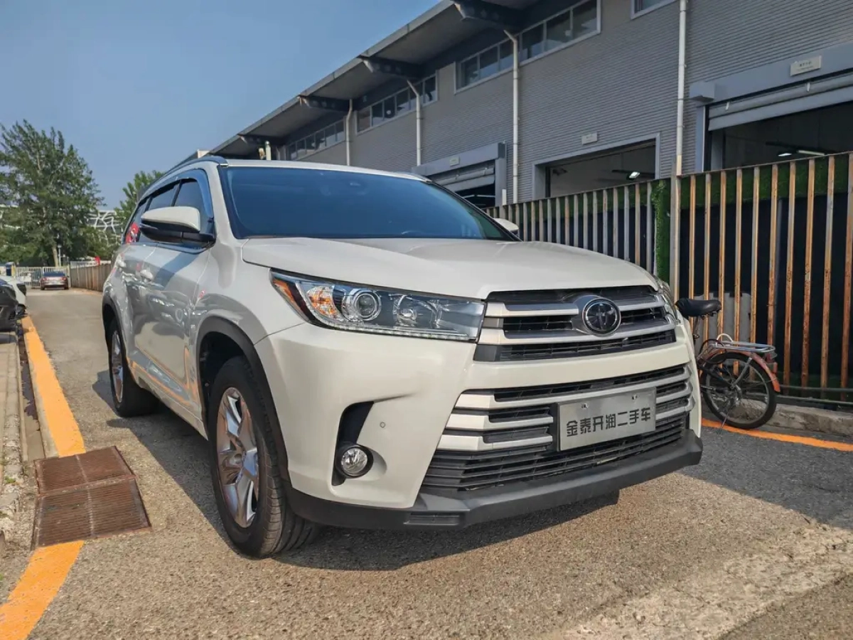TOYOTA HIGHLANDER
