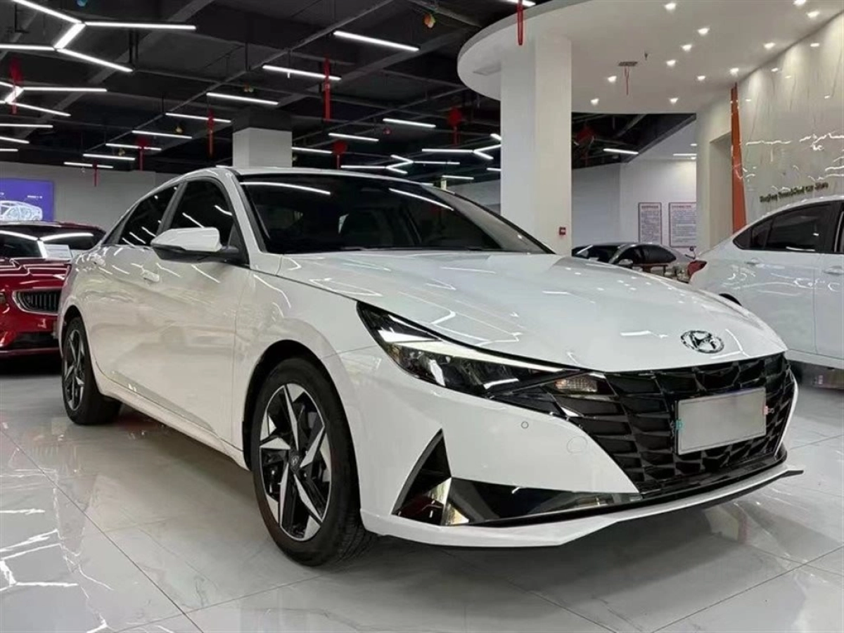 HYUNDAI ELANTRA