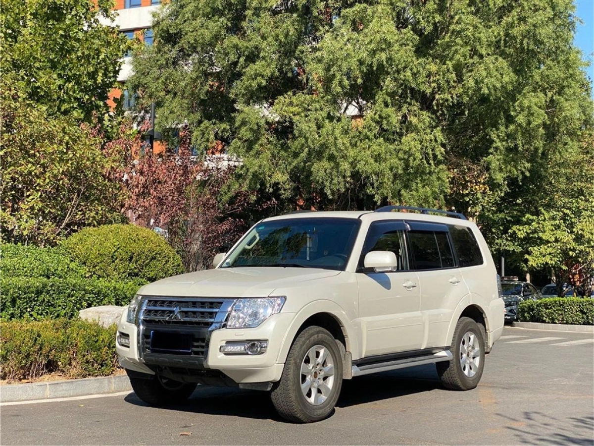 MITSUBISHI PAJERO IMPORT