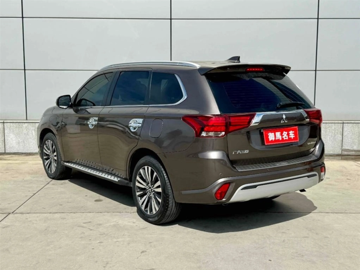 MITSUBISHI OUTLANDER