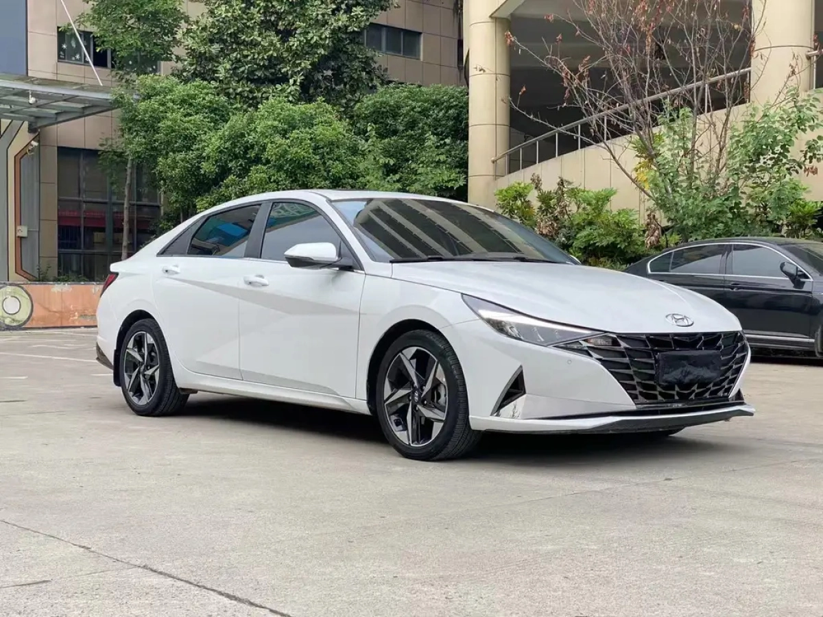 HYUNDAI ELANTRA