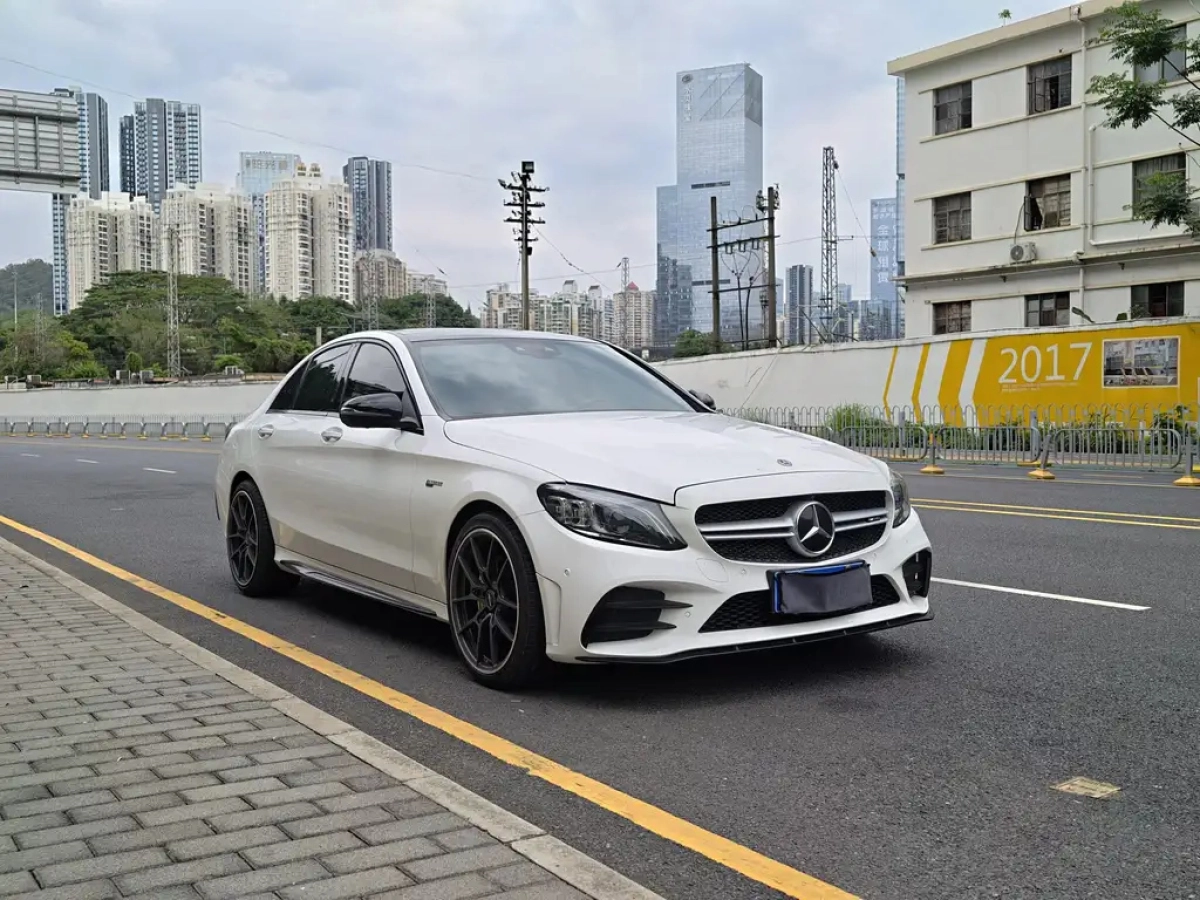 MERCEDES BENZ C-CLASS AMG