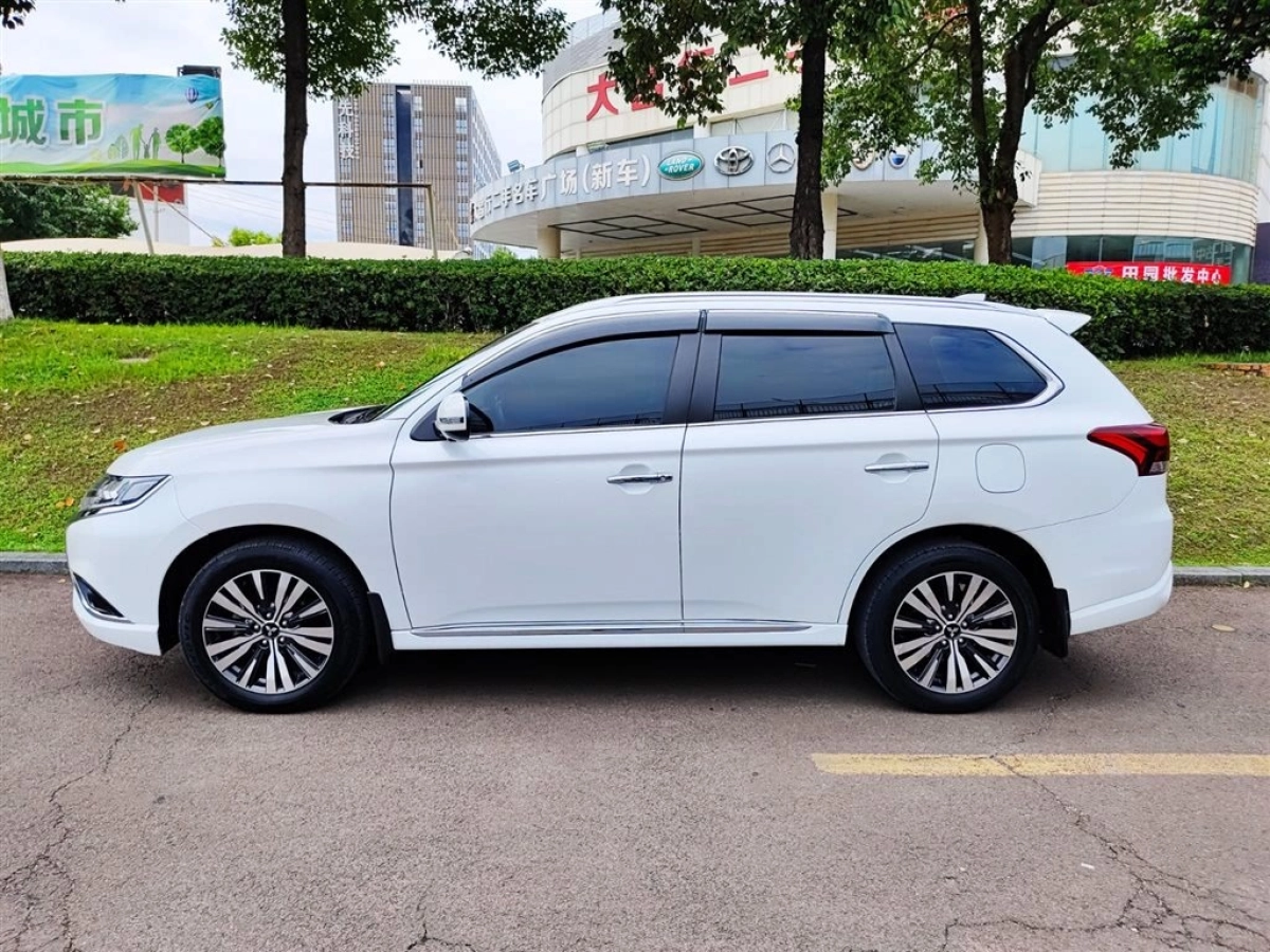 MITSUBISHI OUTLANDER