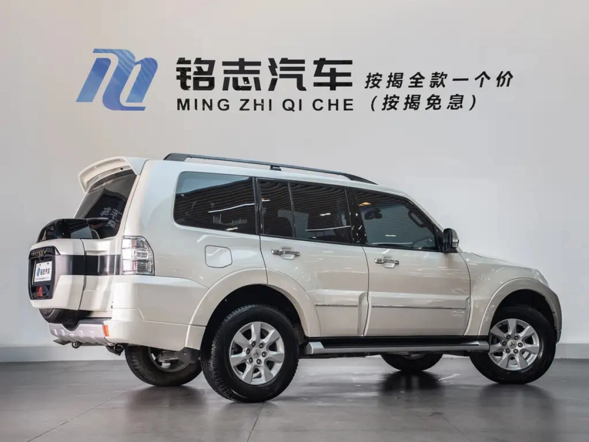 MITSUBISHI PAJERO IMPORT