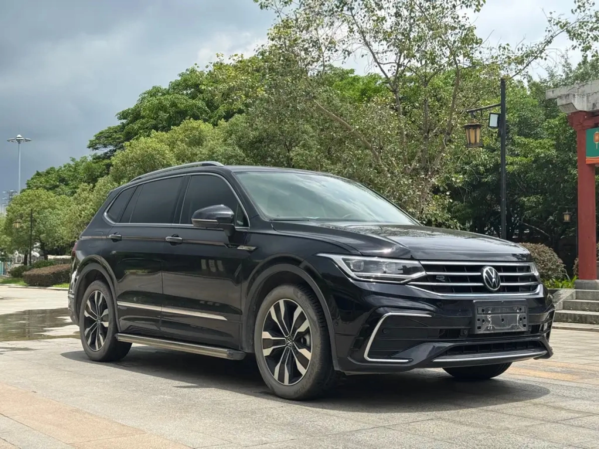 VOLKSWAGEN TIGUAN L