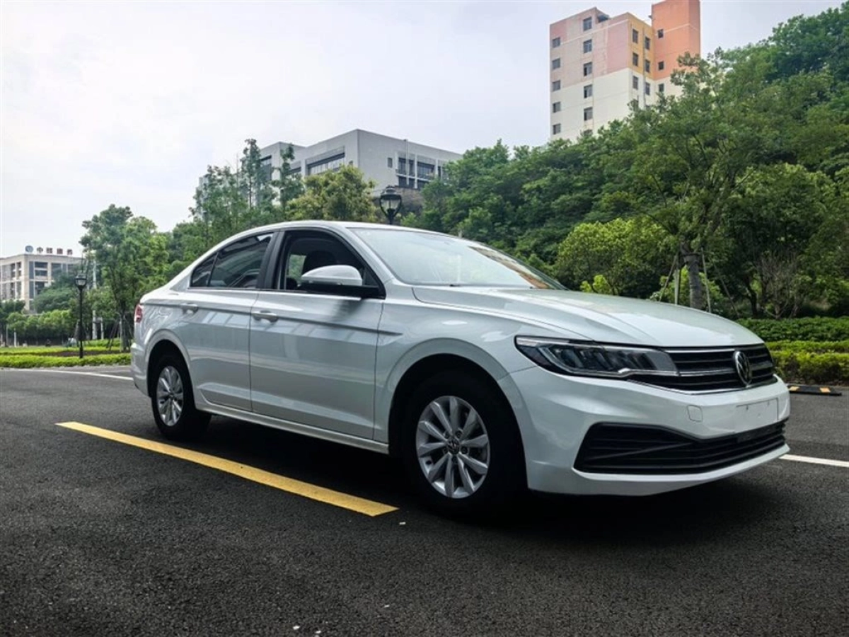 VOLKSWAGEN BORA