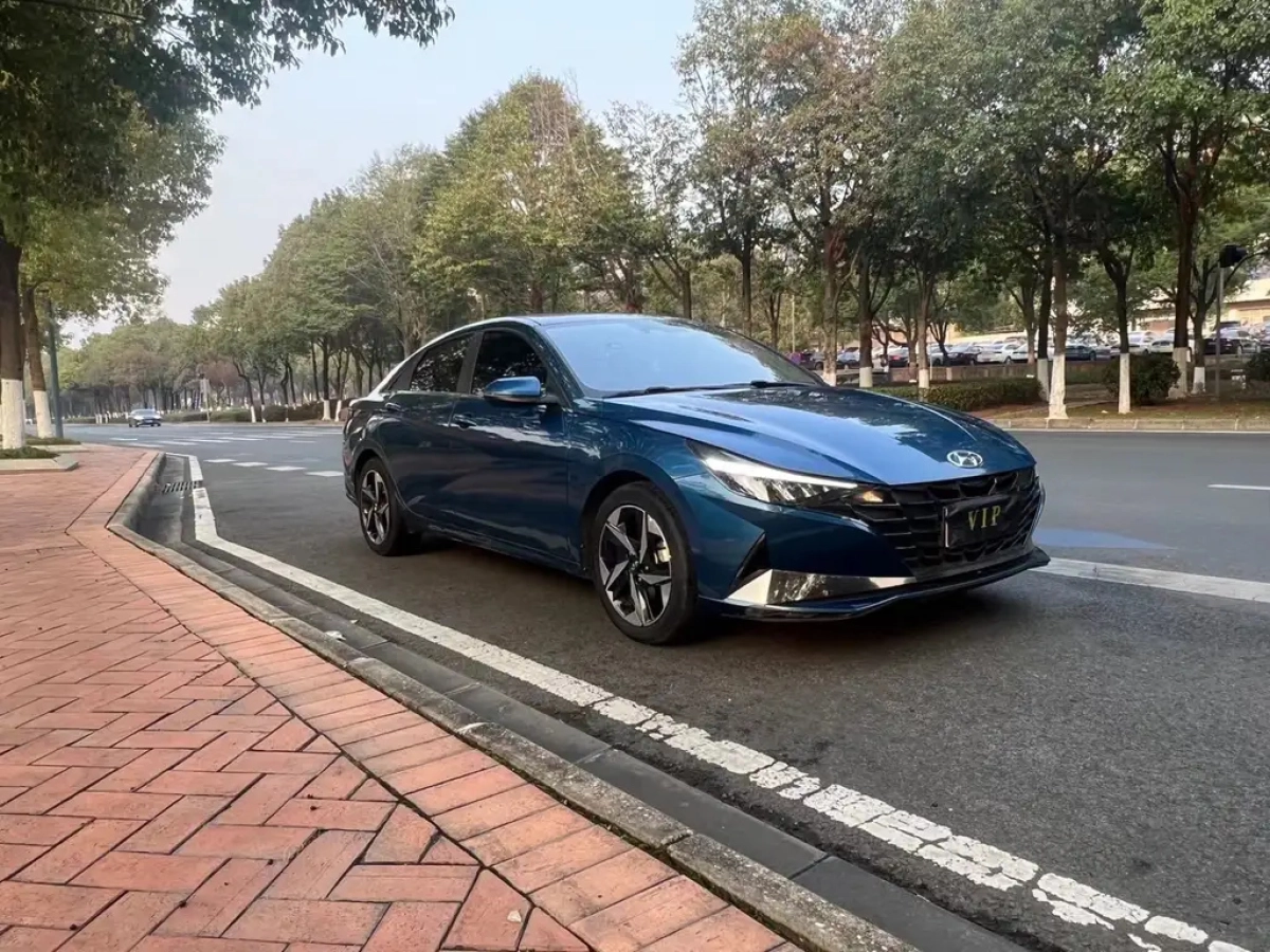 HYUNDAI ELANTRA