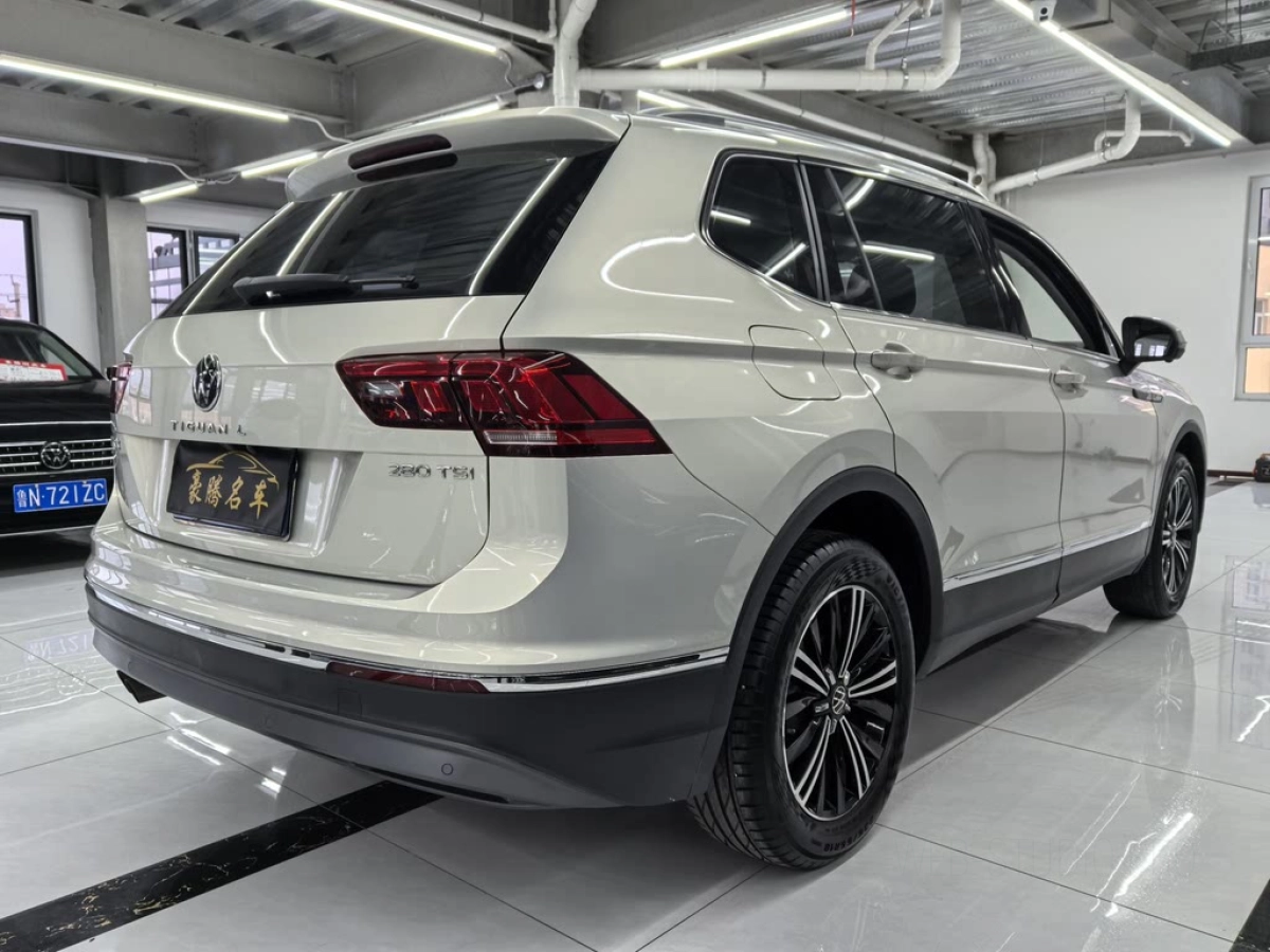 VOLKSWAGEN TIGUAN L