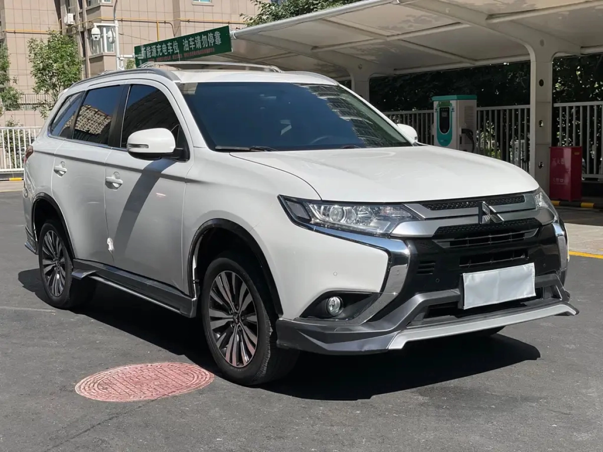 MITSUBISHI OUTLANDER