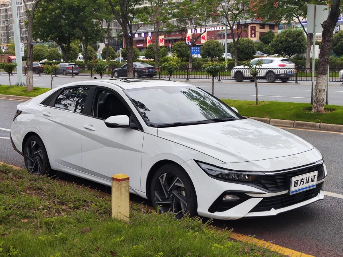 HYUNDAI ELANTRA