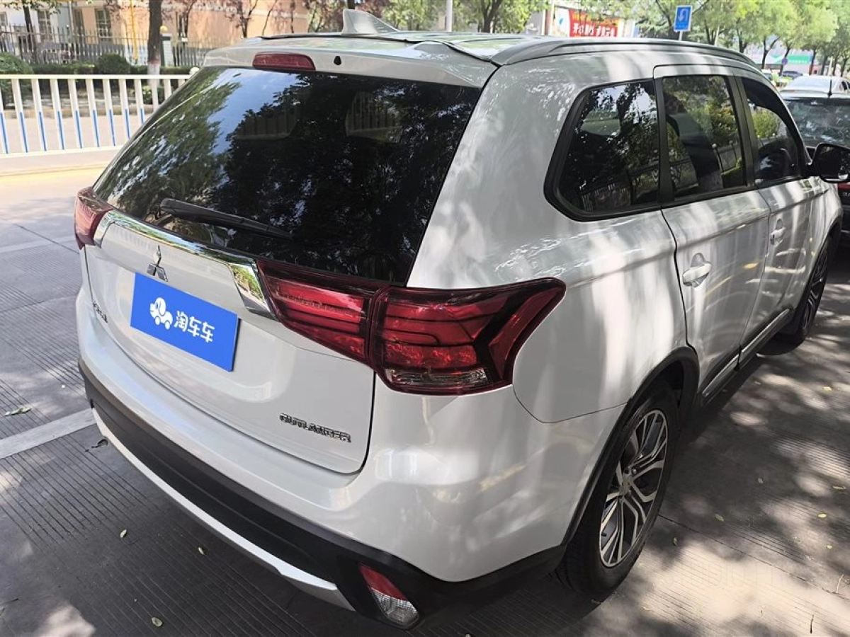 MITSUBISHI OUTLANDER