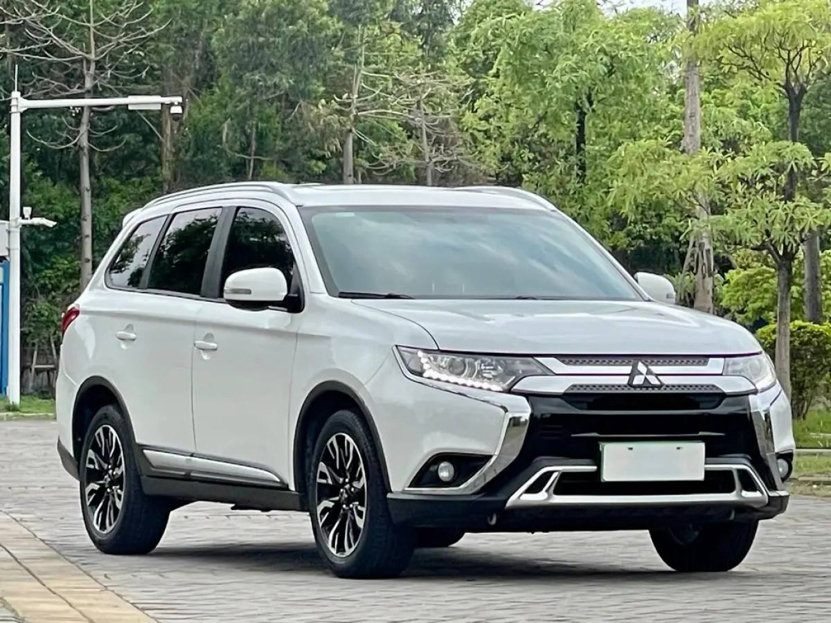 MITSUBISHI OUTLANDER