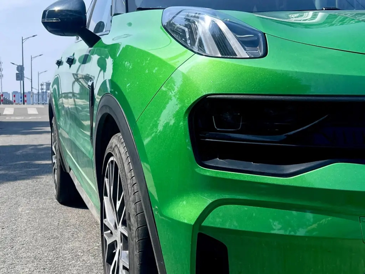 LYNK&CO 05