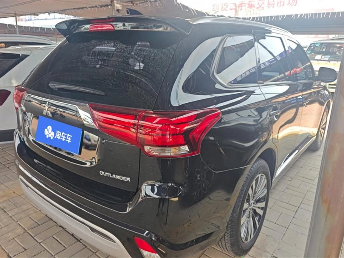 MITSUBISHI OUTLANDER
