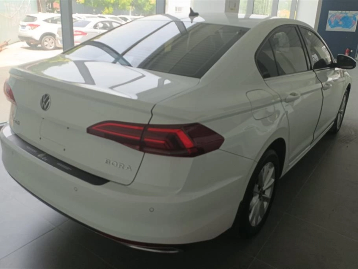 VOLKSWAGEN BORA