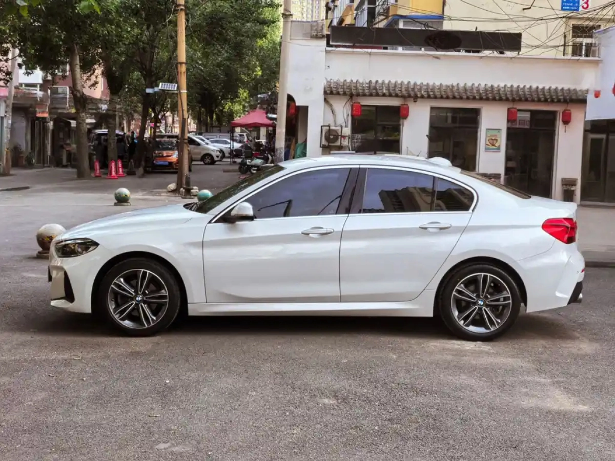 BMW 1-SERIES