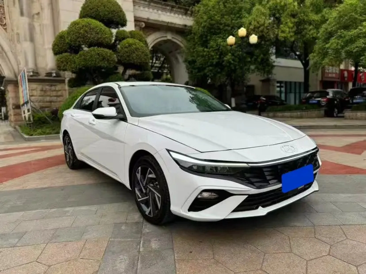HYUNDAI ELANTRA