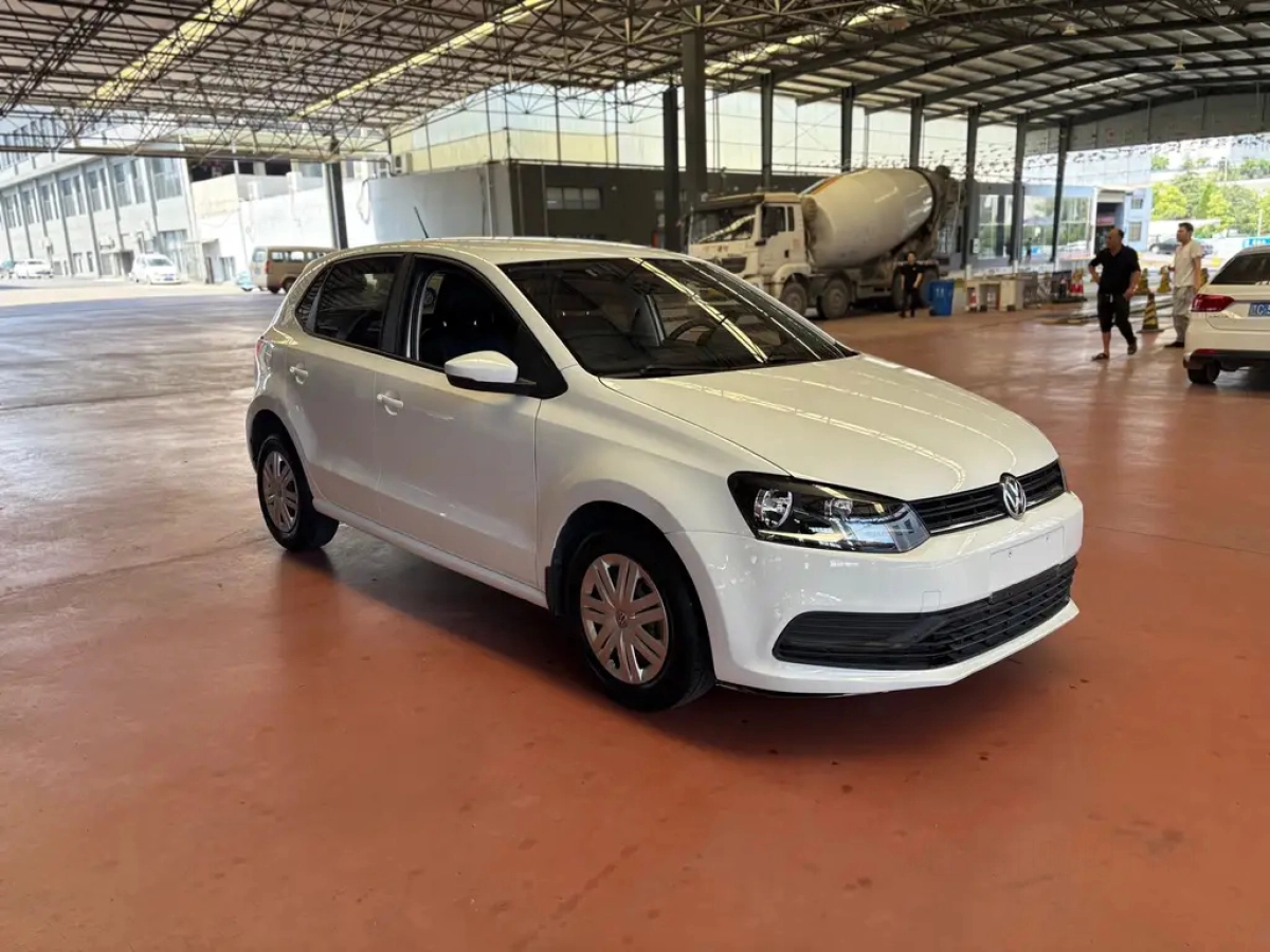 VOLKSWAGEN POLO