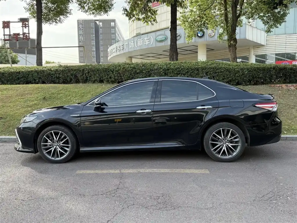 TOYOTA CAMRY