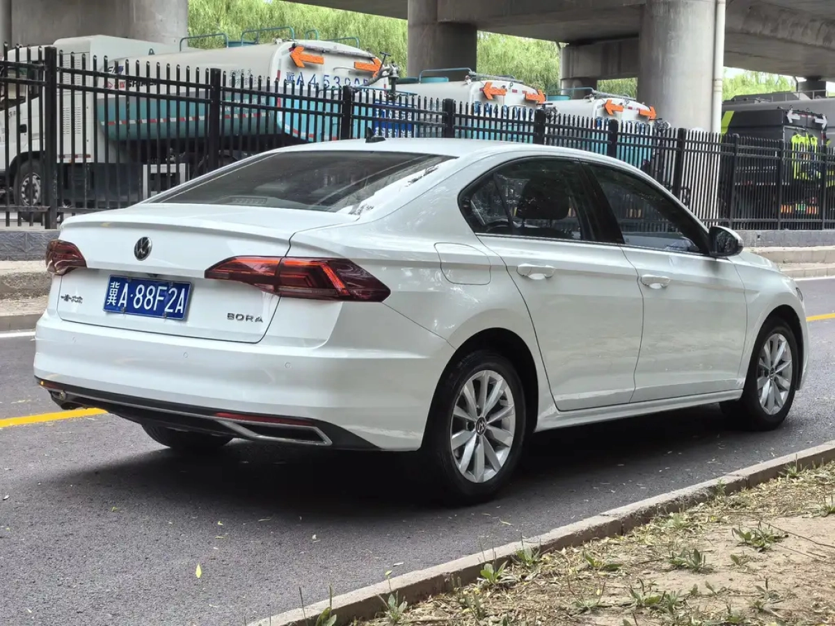 VOLKSWAGEN BORA