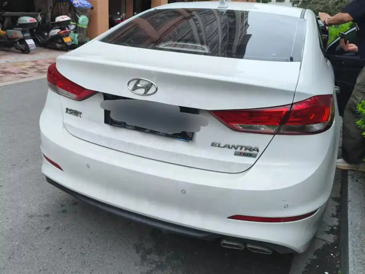 HYUNDAI ELANTRA