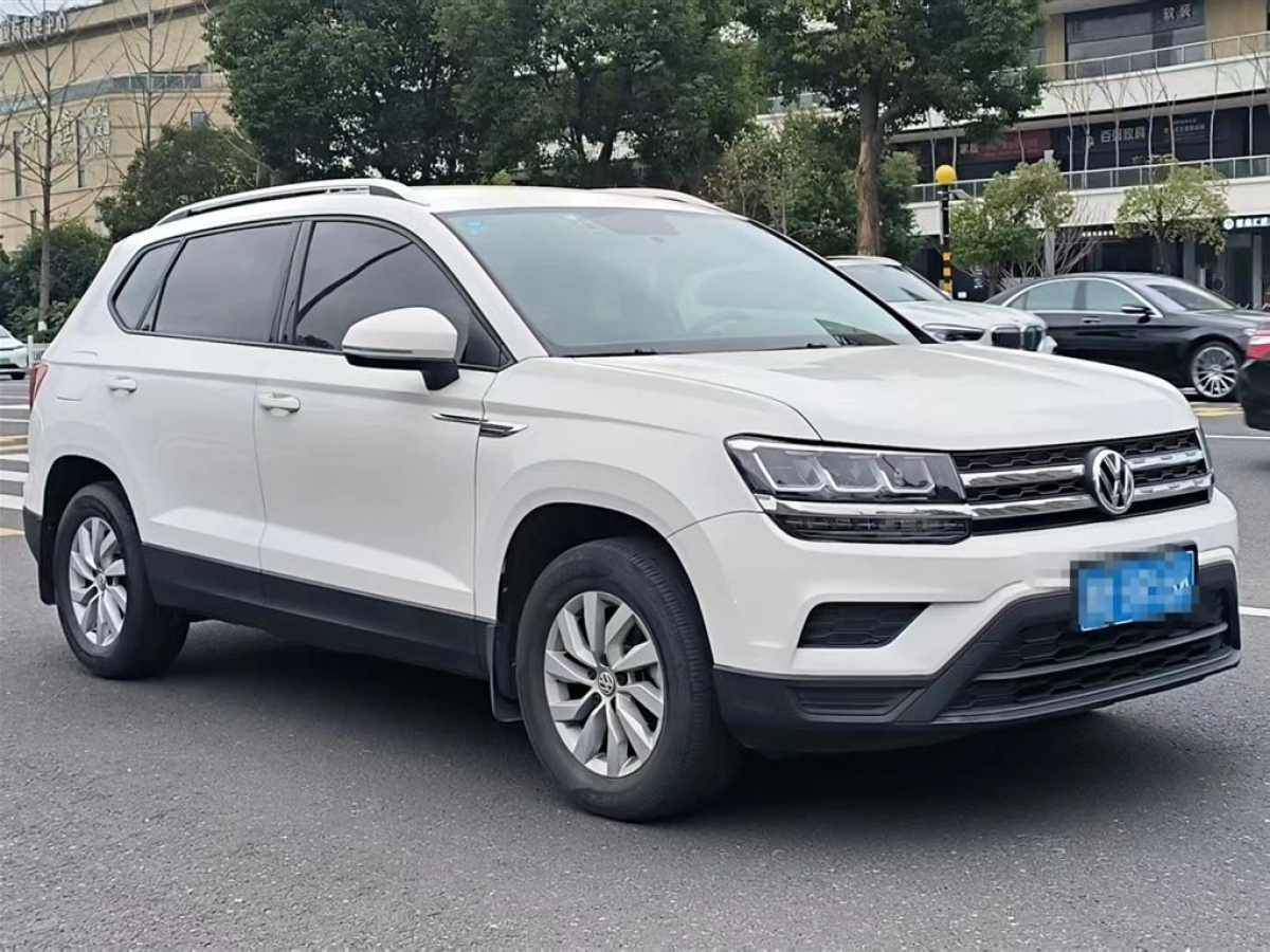 VOLKSWAGEN THARU