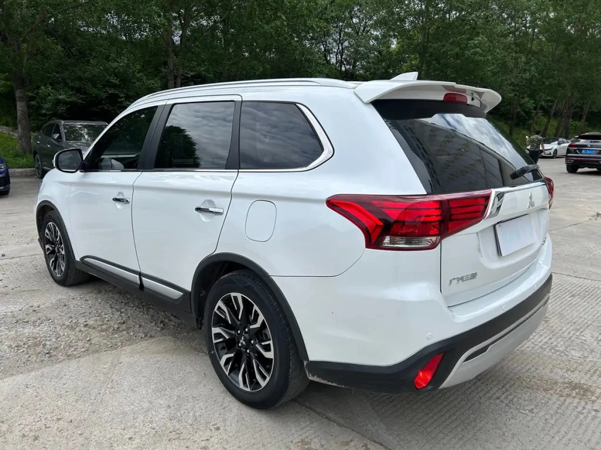MITSUBISHI OUTLANDER