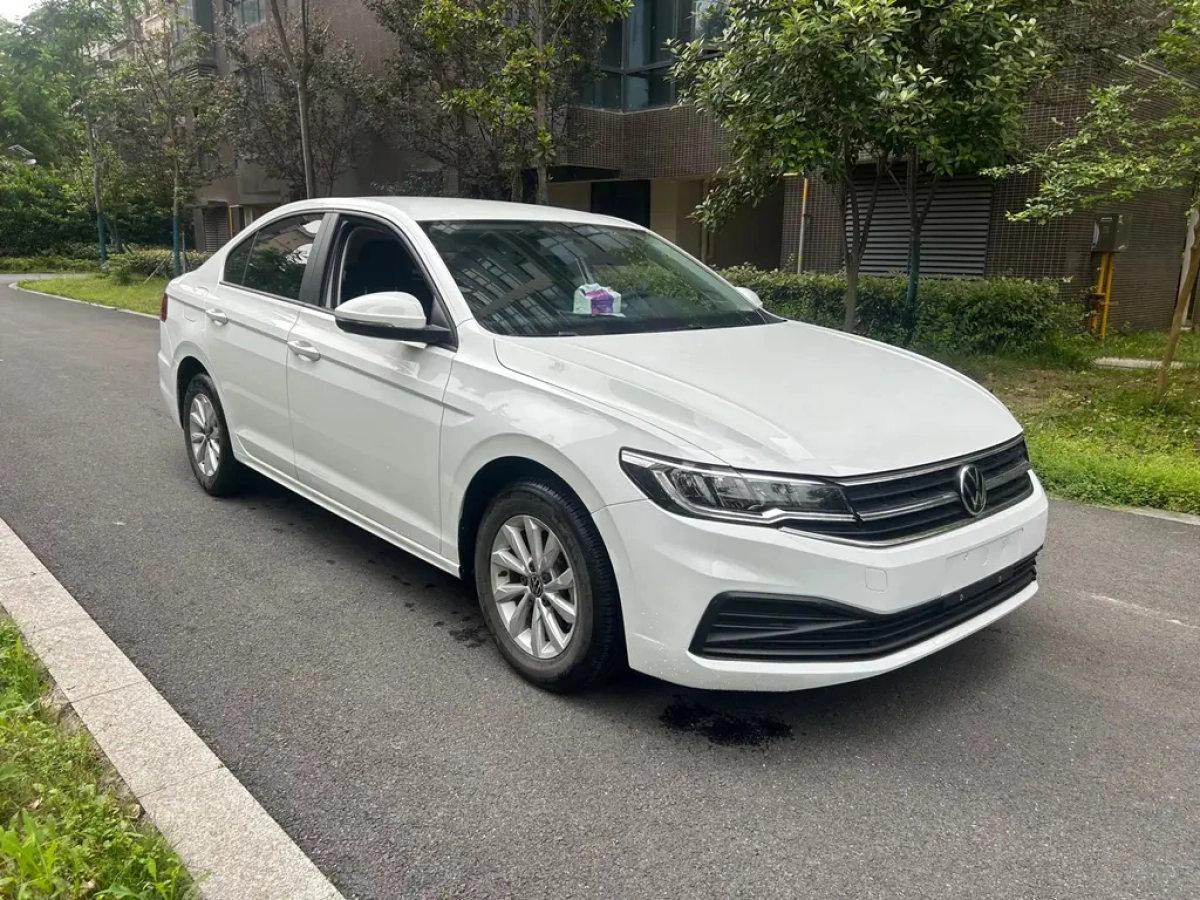 VOLKSWAGEN BORA