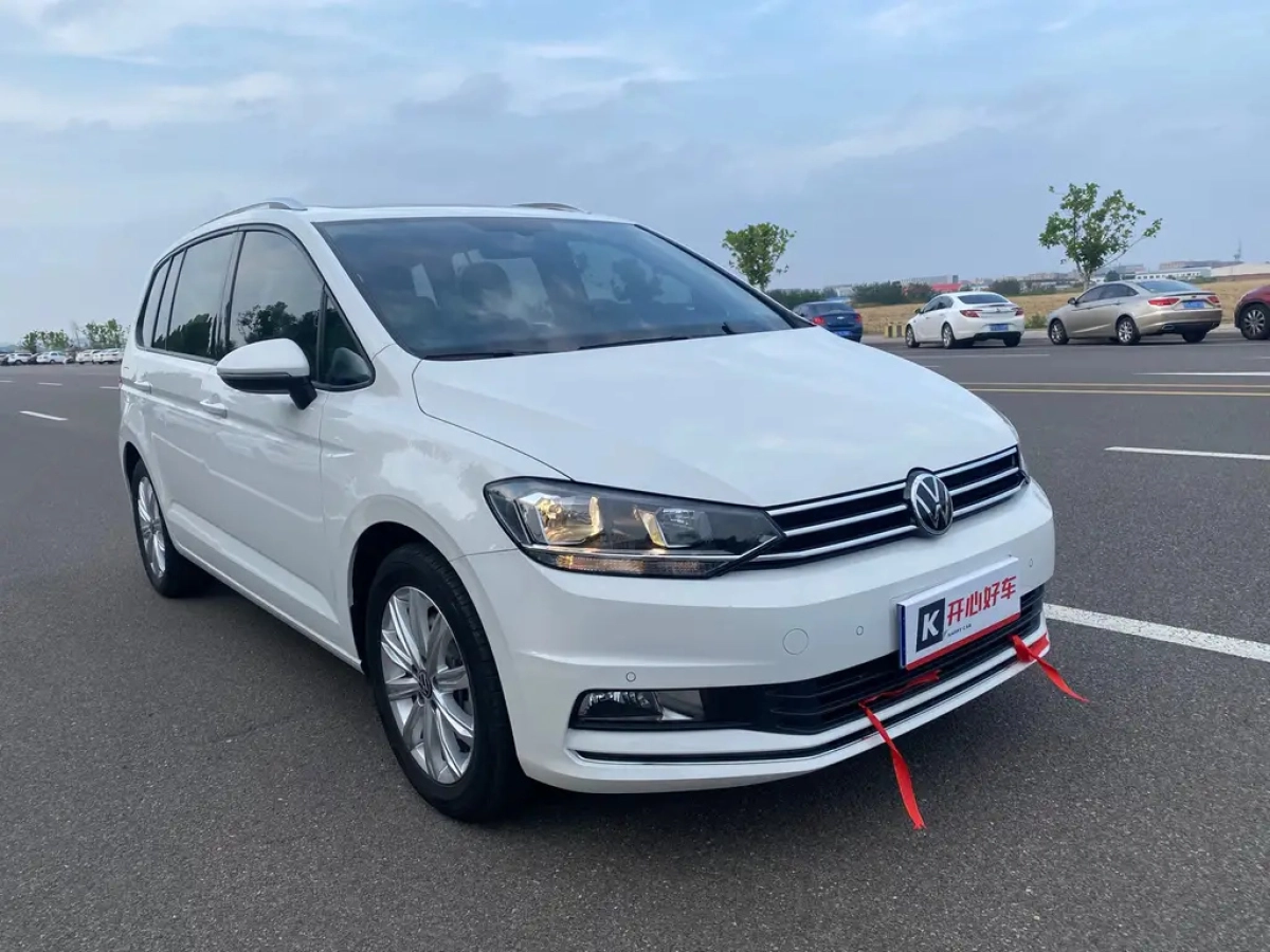 VOLKSWAGEN TOURAN