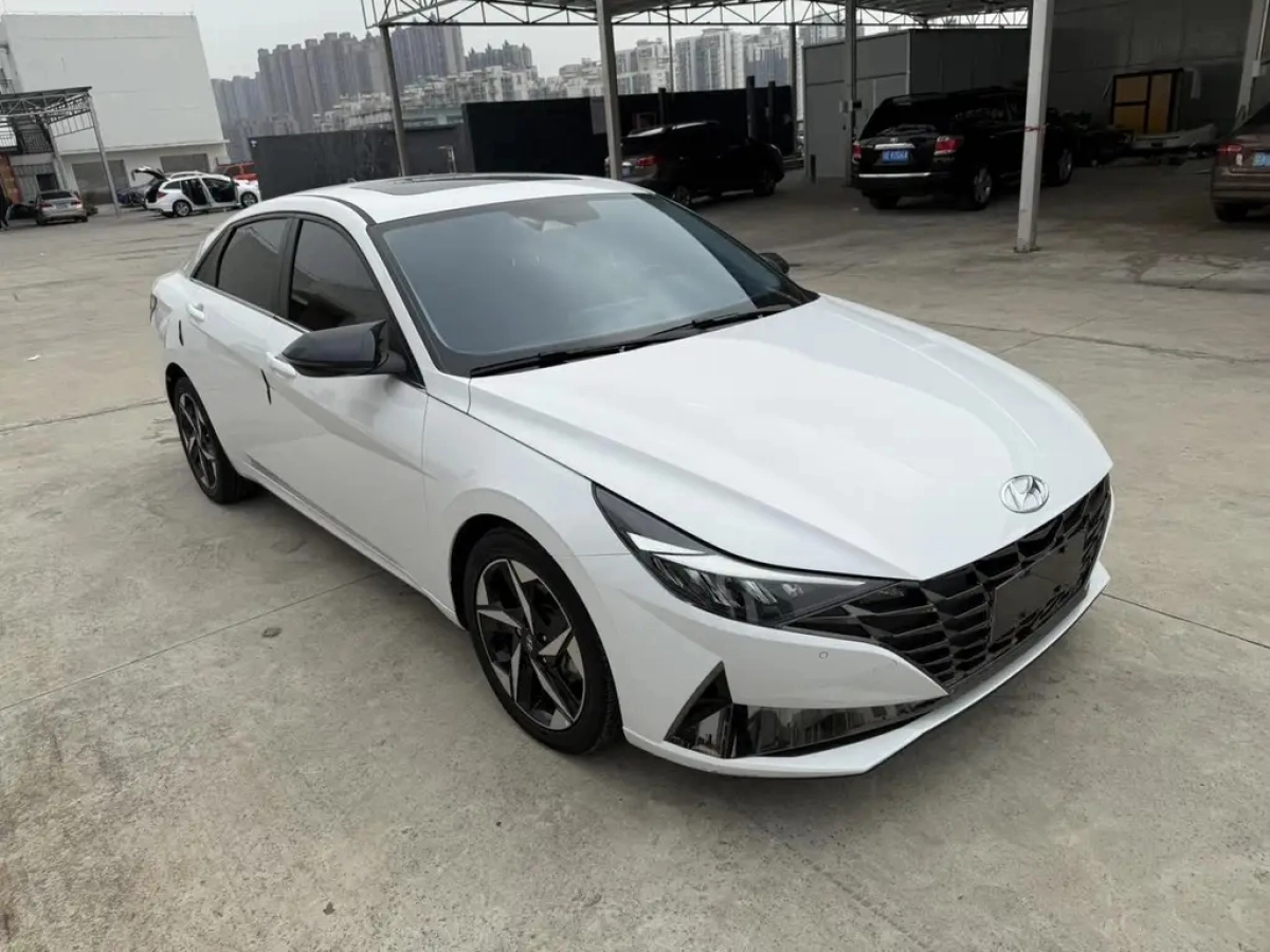 HYUNDAI ELANTRA