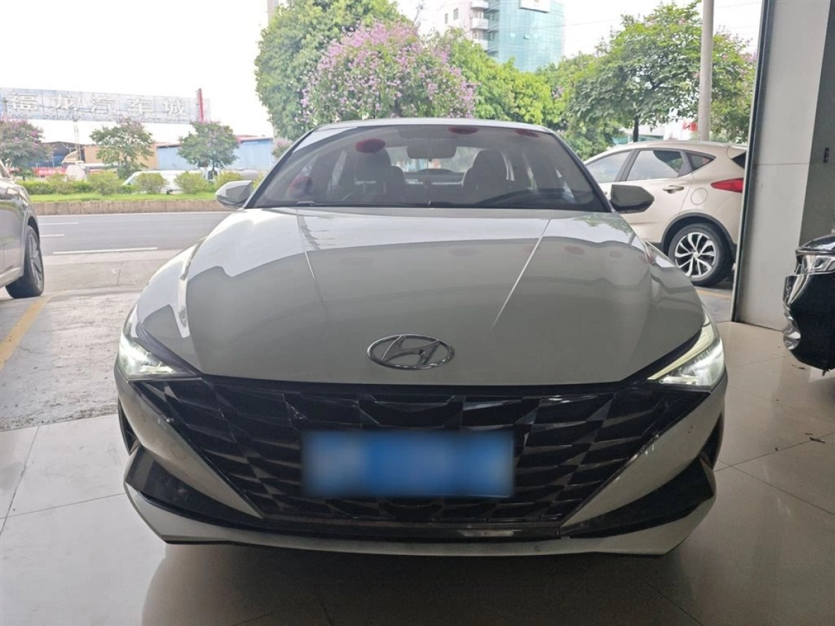 HYUNDAI ELANTRA