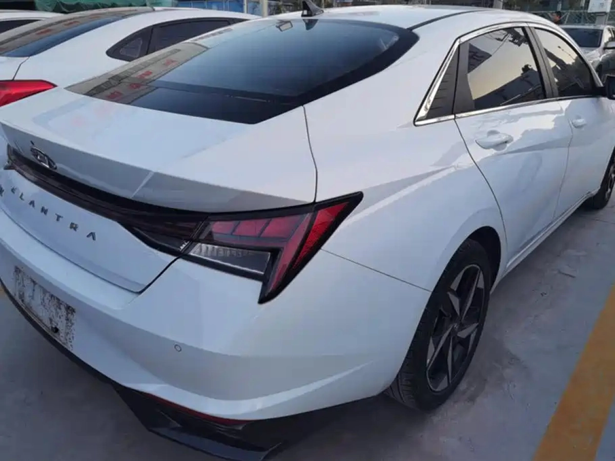 HYUNDAI ELANTRA