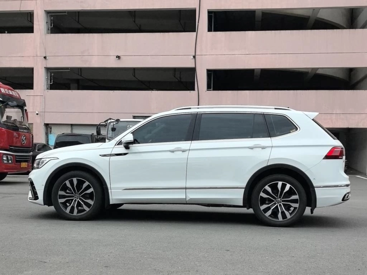 VOLKSWAGEN TIGUAN L